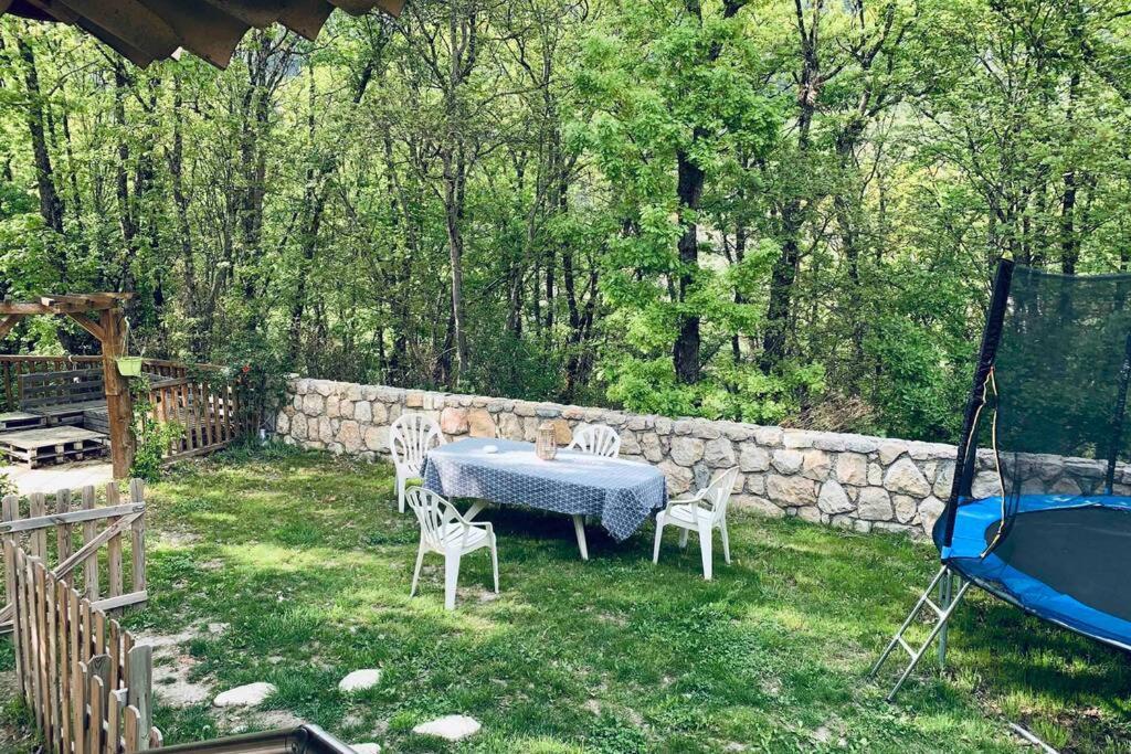 2P Au Coeur Des Montagnes Avec Piscine Chauffee Appartement Puget-Théniers Buitenkant foto
