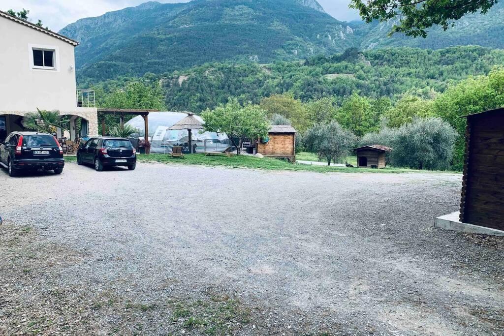 2P Au Coeur Des Montagnes Avec Piscine Chauffee Appartement Puget-Théniers Buitenkant foto