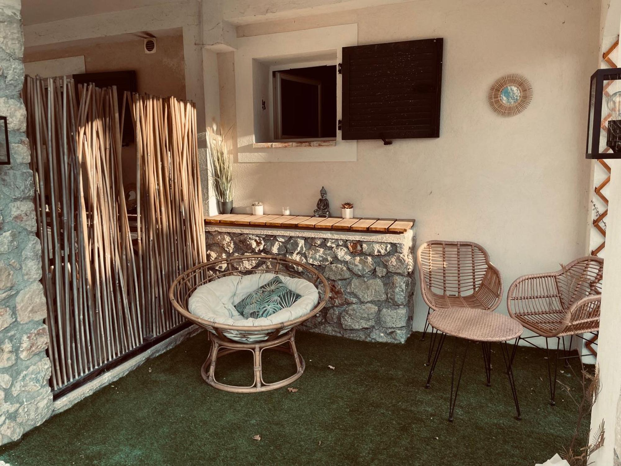 2P Au Coeur Des Montagnes Avec Piscine Chauffee Appartement Puget-Théniers Buitenkant foto